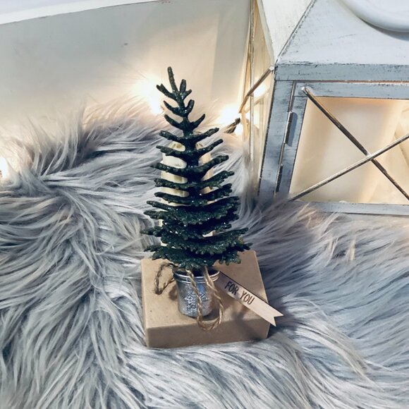 Bath and Body Works x White Barn Farmhouse Christmas Tree Wallflower Plug In - Picture 1 of 5